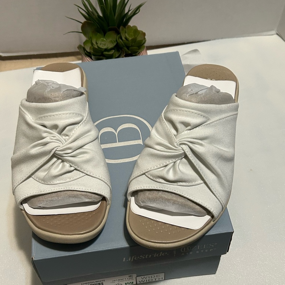 Bzees Cream Twisted Slide Sandals